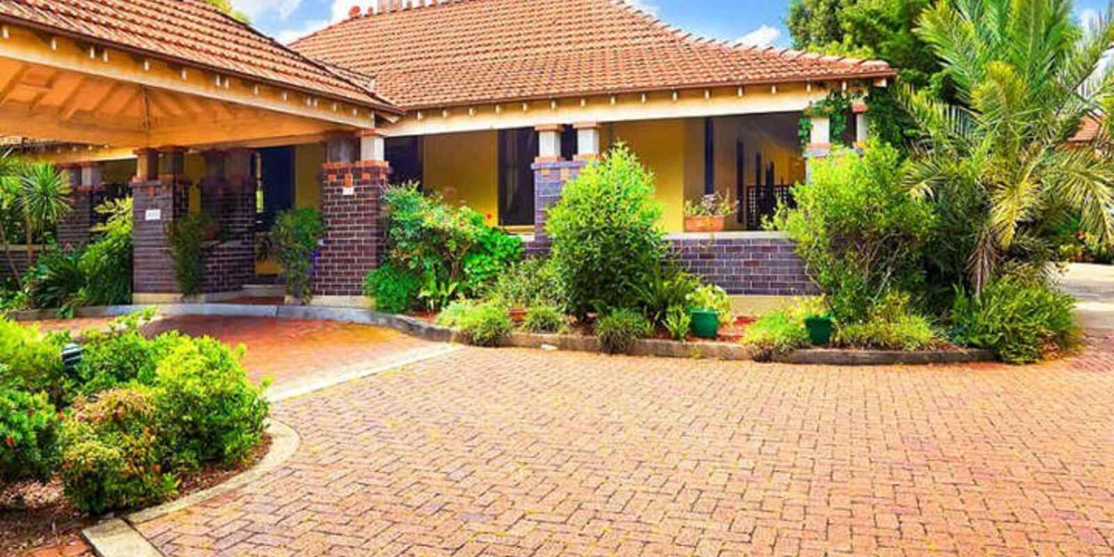 Strathfield Gardens 26 Cotswald St  Strathfield