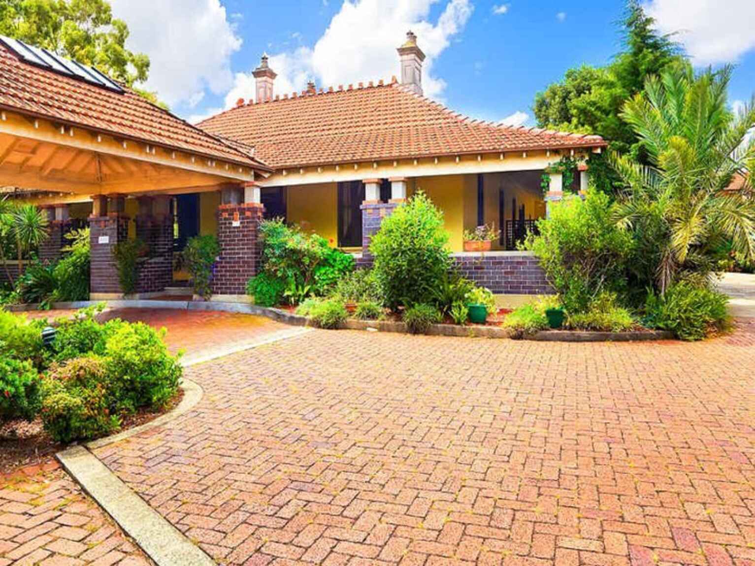 Strathfield Gardens 26 Cotswald St  Strathfield